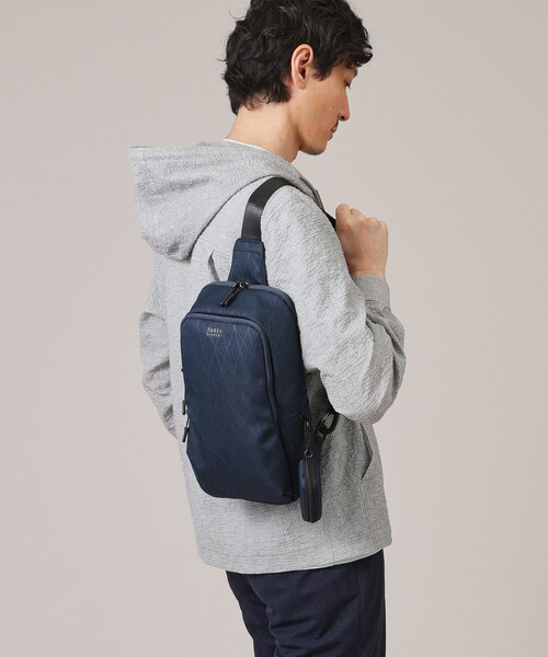 TAKEO KIKUCHI（タケオキクチ）の「◆【軽量】シャドーライン ボディバック（ボディバッグ/ウエストポーチ・メンズ・チャコールグレー/ブラック/ネイビー・00）」の7枚目の写真