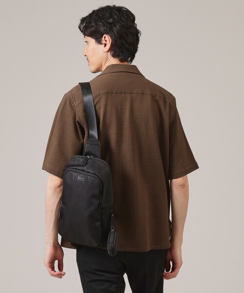 TAKEO KIKUCHI（タケオキクチ）の「◆【軽量】シャドーライン ボディバック（ボディバッグ/ウエストポーチ・メンズ・チャコールグレー/ブラック/ネイビー・00）」の5枚目の写真