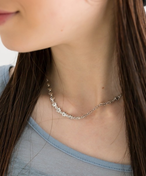 OLIVE des OLIVE（オリーブデオリーブ）の「フラワーネックレス　1041110190（ネックレス・レディース・ゴールド/シルバー・FREE）」の2枚目の写真