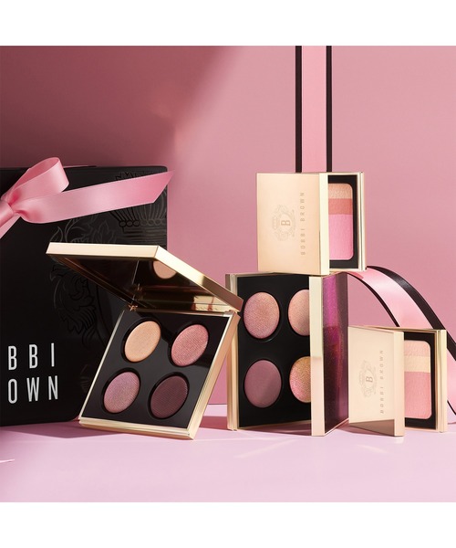 BOBBI BROWN(ボビイブラウン)の「ブライトニング ブラッシュ <Glow with Love Collection>(チーク・レディース・ブラッシュドピンク/ブラッシュドピーチ・FREE)」の3枚目の写真