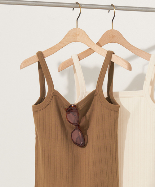 plage(プラージュ)の「オーガニックコットン ハリヌキフライス キャミソール(キャミソール・レディース・アイボリー/ブラウン・FREE)」の2枚目の写真