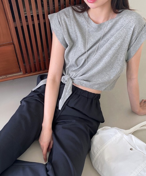 by muni:r(バイ ムニール)の「シンプルロールアップTシャツ(Tシャツ/カットソー・レディース・ホワイト/ブラック/グレー・FREE)」の3枚目の写真