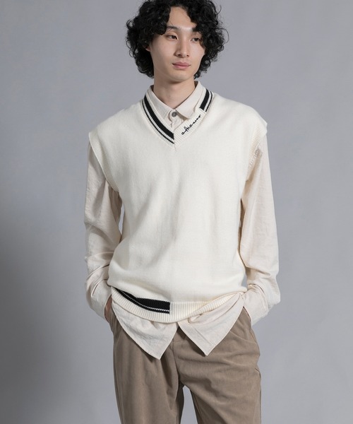 aimoha(アイモハ)の「aimoha men Varsity Vibe Knit Vest(ベスト・メンズ・オフホワイト/ブラック/ライトグレー・MEDIUM/LARGE/X-LARGE/XX-LARGE/XXX-LARGE)」の1枚目の写真