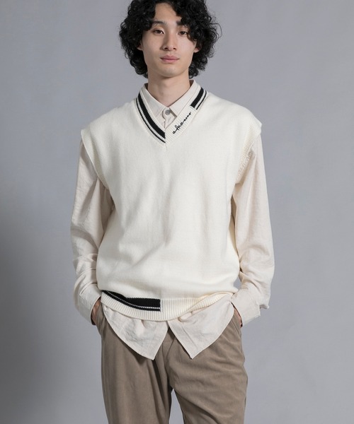 aimoha(アイモハ)の「aimoha men Varsity Vibe Knit Vest(ベスト・メンズ・オフホワイト/ブラック/ライトグレー・MEDIUM/LARGE/X-LARGE/XX-LARGE/XXX-LARGE)」の5枚目の写真