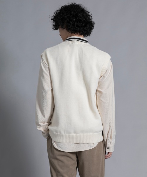 aimoha(アイモハ)の「aimoha men Varsity Vibe Knit Vest(ベスト・メンズ・オフホワイト/ブラック/ライトグレー・MEDIUM/LARGE/X-LARGE/XX-LARGE/XXX-LARGE)」の8枚目の写真