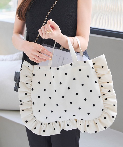 KOBE LETTUCE（コウベレタス）の「選べる2タイプ ドット柄フリルトートバッグ（トートバッグ・レディース・アイボリー系/ブラック系/クリーム/ブラック・B/A）」の16枚目の写真
