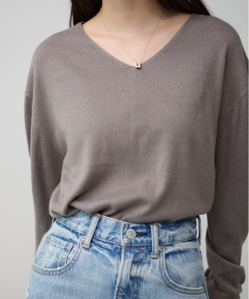 AZUL by moussy（アズールバイマウジー）の「ヌーディー2WAYVネックニットトップス（Tシャツ/カットソー・レディース・ライム/ブラック/オフホワイト/グレー・SMALL/MEDIUM）」の4枚目の写真