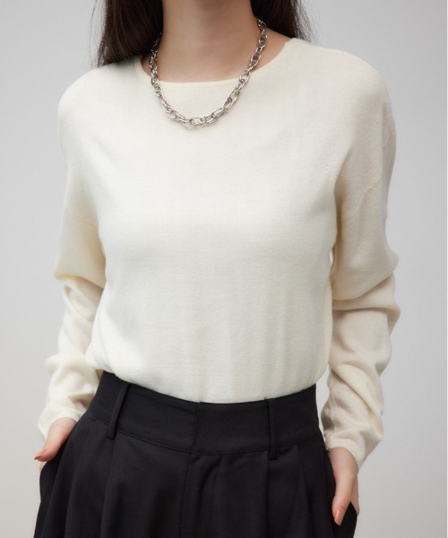 AZUL by moussy（アズールバイマウジー）の「ヌーディー2WAYVネックニットトップス（Tシャツ/カットソー・レディース・ライム/ブラック/オフホワイト/グレー・SMALL/MEDIUM）」の2枚目の写真