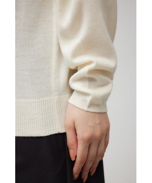 AZUL by moussy（アズールバイマウジー）の「ヌーディー2WAYVネックニットトップス（Tシャツ/カットソー・レディース・ライム/ブラック/オフホワイト/グレー・SMALL/MEDIUM）」の10枚目の写真