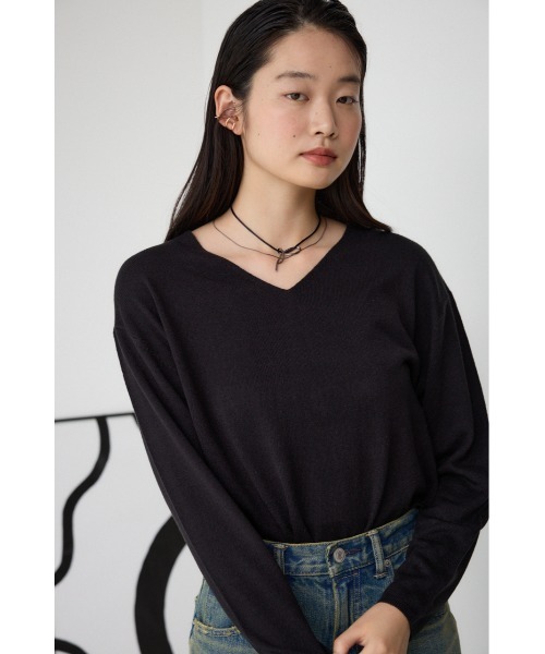 AZUL by moussy（アズールバイマウジー）の「ヌーディー2WAYVネックニットトップス（Tシャツ/カットソー・レディース・ライム/ブラック/オフホワイト/グレー・SMALL/MEDIUM）」の15枚目の写真