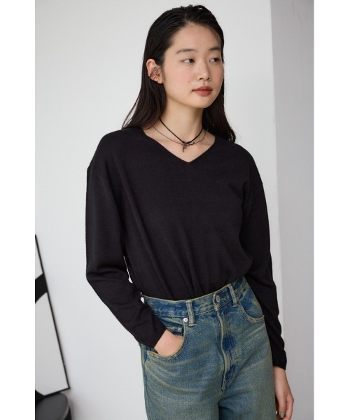 AZUL by moussy（アズールバイマウジー）の「ヌーディー2WAYVネックニットトップス（Tシャツ/カットソー・レディース・ライム/ブラック/オフホワイト/グレー・SMALL/MEDIUM）」の16枚目の写真