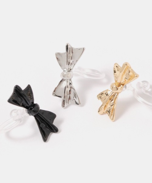 FOREVER 21(フォーエバー トゥエンティーワン)の「ミニリボンノンホールピアス(イヤリング・レディース・ゴールド/ブラック/シルバー・FREE)」の5枚目の写真