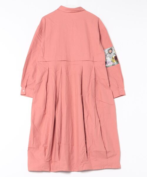 ScoLar（スカラー）の「143611：花蝶アート柄アップリケ シャツワンピース（シャツワンピース・レディース・チャコールグレー/カーキ/ピンク・M）」の4枚目の写真