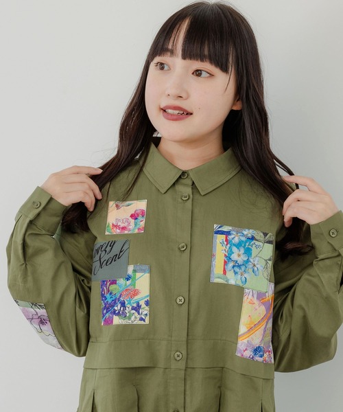 ScoLar（スカラー）の「143611：花蝶アート柄アップリケ シャツワンピース（シャツワンピース・レディース・チャコールグレー/カーキ/ピンク・M）」の11枚目の写真