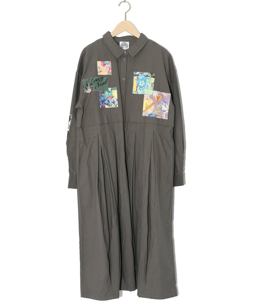 ScoLar（スカラー）の「143611：花蝶アート柄アップリケ シャツワンピース（シャツワンピース・レディース・チャコールグレー/カーキ/ピンク・M）」の12枚目の写真