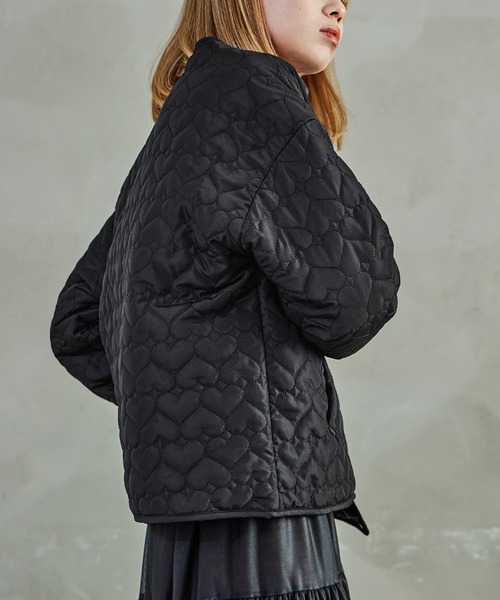 Fashion Letter(ファッションレター)の「ハート柄キルトジャケット ブルゾン ショート丈(ブルゾン・レディース・アイボリー/ブラック・M)」の5枚目の写真