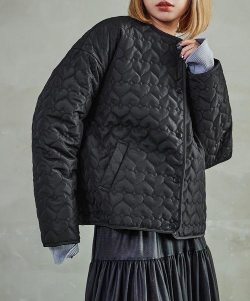 Fashion Letter(ファッションレター)の「ハート柄キルトジャケット ブルゾン ショート丈(ブルゾン・レディース・アイボリー/ブラック・M)」の6枚目の写真
