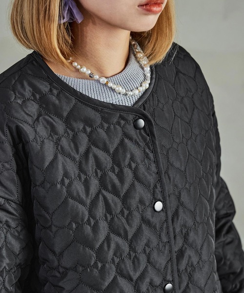 Fashion Letter(ファッションレター)の「ハート柄キルトジャケット ブルゾン ショート丈(ブルゾン・レディース・アイボリー/ブラック・M)」の7枚目の写真