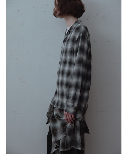 TOWNCRAFT（タウンクラフト）の「TOWNCRAFT/タウンクラフト 60S LOOP COLLAR SHIRT オンブレチェック ループカラーシャツ（シャツ/ブラウス・メンズ・ブラウン/グリーン/ブラック/チャコールグレー/モカ/グレー/グリーン系その他/グレー系1・MEDIUM/LARGE/SMALL）」の9枚目の写真