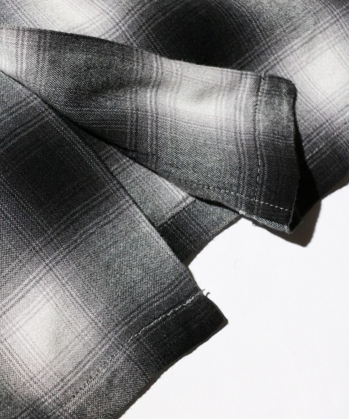 TOWNCRAFT（タウンクラフト）の「TOWNCRAFT/タウンクラフト 60S LOOP COLLAR SHIRT オンブレチェック ループカラーシャツ（シャツ/ブラウス・メンズ・ブラウン/グリーン/ブラック/チャコールグレー/モカ/グレー/グリーン系その他/グレー系1・MEDIUM/LARGE/SMALL）」の21枚目の写真