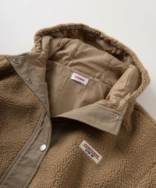 CONVERSE（コンバース）の「【CONVERSE/コンバース】ブランドネームタグ シープボア切り替え フードジャケット/フーディ―/ドローコード付（ブルゾン・レディース・ベージュ/ブラック/ブルーグレー/アイボリー・L/M）」の7枚目の写真
