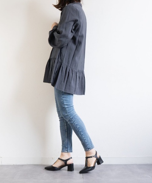 Fabby fabby（ファビィーファビィー）の「Tストラップポインテッドパンプス（パンプス・レディース・シルバー/ブラック/ブラウン・LARGE/SMALL/MEDIUM）」の4枚目の写真