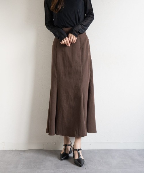 Fabby fabby（ファビィーファビィー）の「Tストラップポインテッドパンプス（パンプス・レディース・シルバー/ブラック/ブラウン・LARGE/SMALL/MEDIUM）」の7枚目の写真