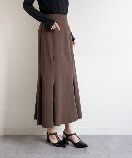 Fabby fabby（ファビィーファビィー）の「Tストラップポインテッドパンプス（パンプス・レディース・シルバー/ブラック/ブラウン・LARGE/SMALL/MEDIUM）」の8枚目の写真