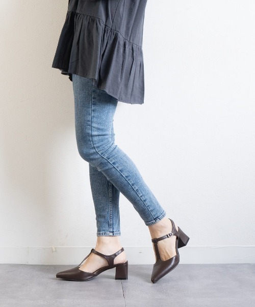 Fabby fabby（ファビィーファビィー）の「Tストラップポインテッドパンプス（パンプス・レディース・シルバー/ブラック/ブラウン・LARGE/SMALL/MEDIUM）」の18枚目の写真