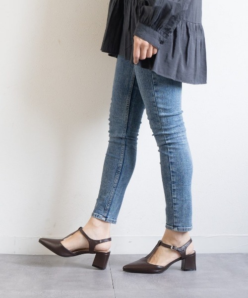 Fabby fabby（ファビィーファビィー）の「Tストラップポインテッドパンプス（パンプス・レディース・シルバー/ブラック/ブラウン・LARGE/SMALL/MEDIUM）」の13枚目の写真