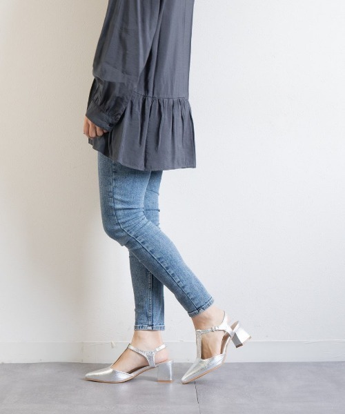 Fabby fabby（ファビィーファビィー）の「Tストラップポインテッドパンプス（パンプス・レディース・シルバー/ブラック/ブラウン・LARGE/SMALL/MEDIUM）」の22枚目の写真