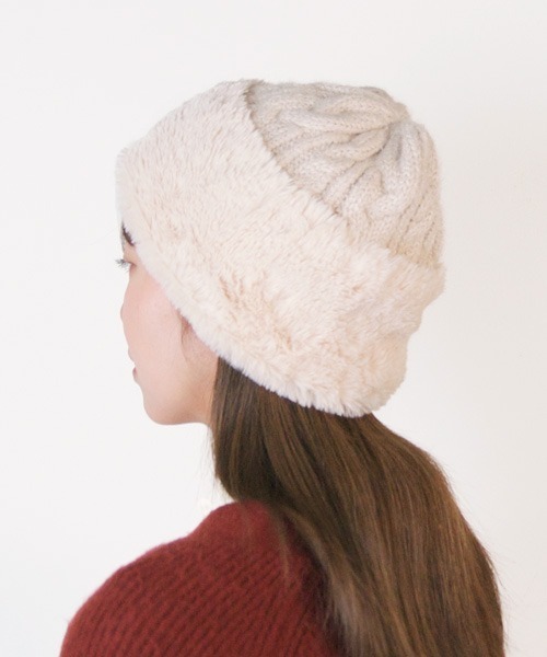 polcadot（ポルカドット）の「ファー切り替えニット（ニットキャップ/ビーニー・レディース・ブラック系/グレイッシュベージュ/アイボリー/ブルー・FREE）」の6枚目の写真