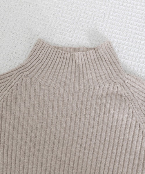 Miniministore(ミニミニストア)の「ボトルネック ニットトップス 袖口ボタン(ニット/セーター・レディース・ホワイト/ブラウン/ベージュ/グレイッシュベージュ/ブラック/オフホワイト・FREE)」の9枚目の写真