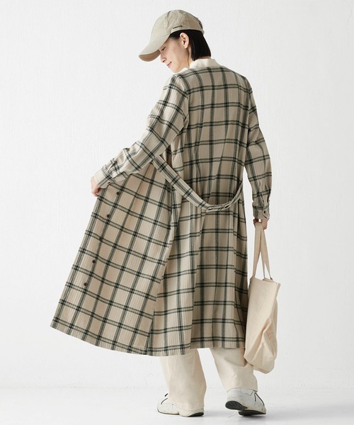 Sunny clouds（サニークラウズ）の「サニークラウズ　チェックのワンピコート〈レディース〉（ワンピース・レディース・ベージュ系その他・MP/M/L/LL/3L）」の5枚目の写真