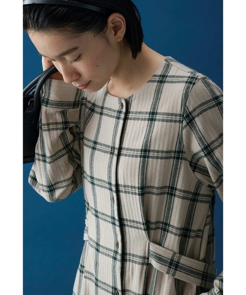 Sunny clouds（サニークラウズ）の「サニークラウズ　チェックのワンピコート〈レディース〉（ワンピース・レディース・ベージュ系その他・MP/M/L/LL/3L）」の4枚目の写真