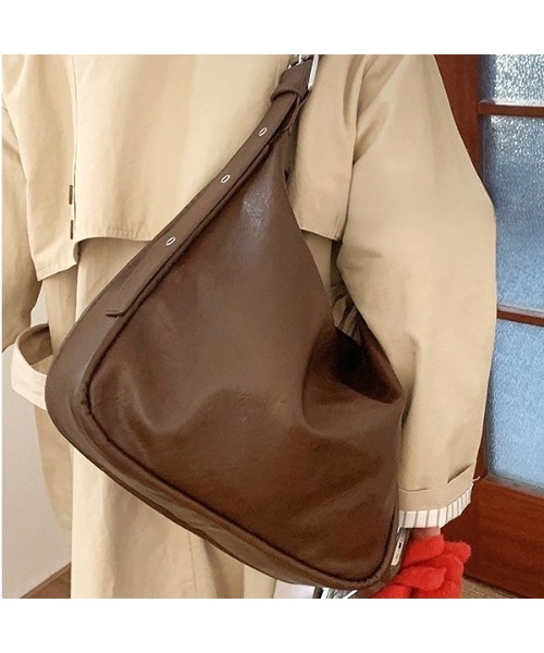 LAUTRE COTE（ロウトレコウト）の「PUレザー バックルショルダーバッグ