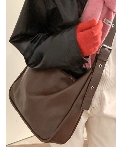 LAUTRE COTE(ロウトレコウト)の「PUレザー バックルショルダーバッグ(ショルダーバッグ・レディース・ブラック/ブラウン・FREE)」の4枚目の写真