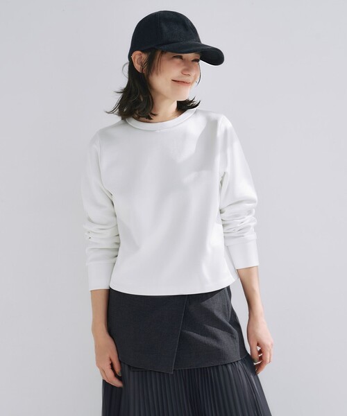 ICB(アイシービー)の「【洗える】サテンボンディング クルーネックプルオーバー(Tシャツ/カットソー・レディース・アイボリー系/グレー系・LARGE/X-LARGE)」の1枚目の写真
