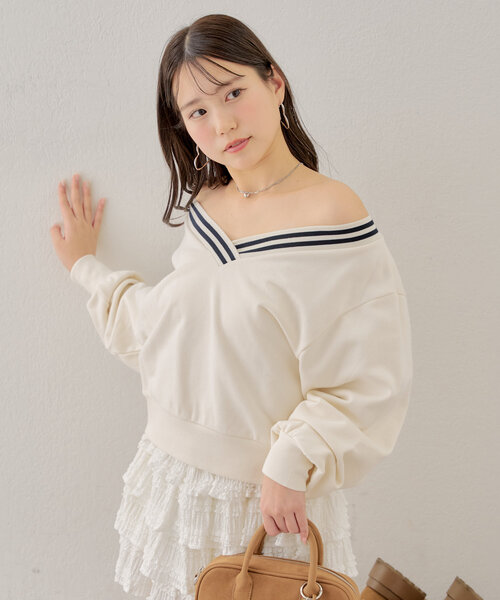 Chico(チコ)の「ライン入りオフショルルーズスウェット(Tシャツ/カットソー・レディース・ネイビー/アイボリー/グレー・FREE)」の1枚目の写真