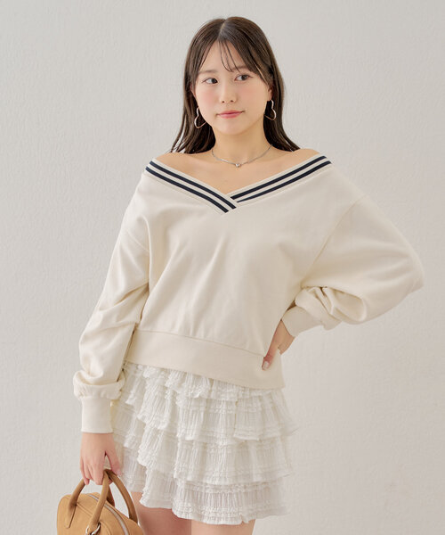 Chico(チコ)の「ライン入りオフショルルーズスウェット(Tシャツ/カットソー・レディース・ネイビー/アイボリー/グレー・FREE)」の11枚目の写真