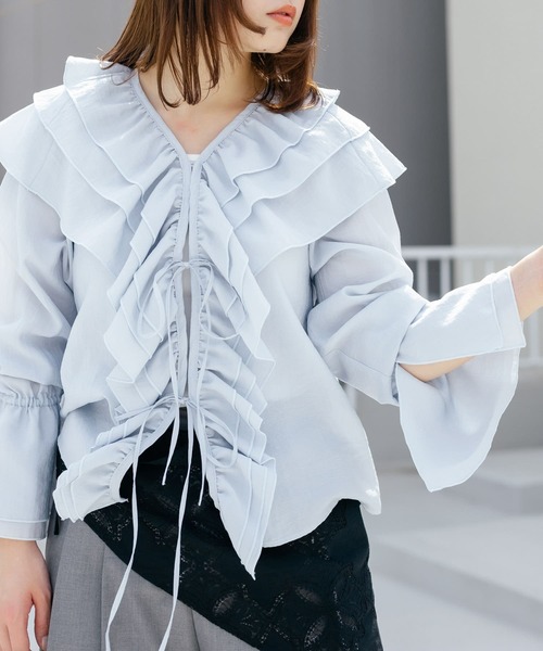 KBF（ケイビーエフ）の「フリルカラーリボンブラウス（シャツ/ブラウス・レディース・ライトブルー/アイボリー/ブラウン・ONE）」の4枚目の写真