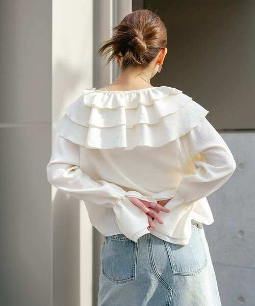 エリー　ELLIE フリルカラーシャツ　フリル付きホワイト長袖シャツ Amazon | ブラウス 長袖 ホワイト おしゃれ レディース ゆったり