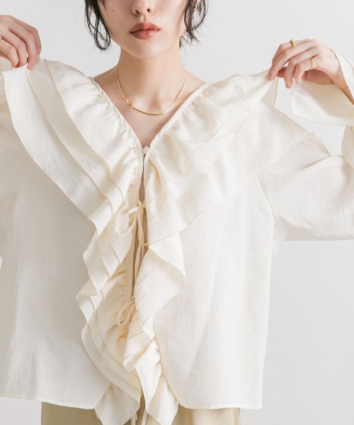 KBF（ケイビーエフ）の「フリルカラーリボンブラウス（シャツ/ブラウス・レディース・ライトブルー/アイボリー/ブラウン・ONE）」の20枚目の写真