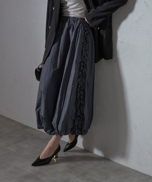 each(イーチ)の「サイドフリルバルーンミディスカート(スカート・レディース・グレー/ブラック/カーキ・FREE)」の2枚目の写真