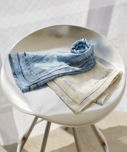 ROPE' PICNIC(ロペピクニック)の「【YOKU MOKU/ヨックモック×ROPE' PICNIC】フラワーグラデーションスカーフ(バンダナ/スカーフ・レディース・キナリ/ブルー系その他4・FREE)」の5枚目の写真