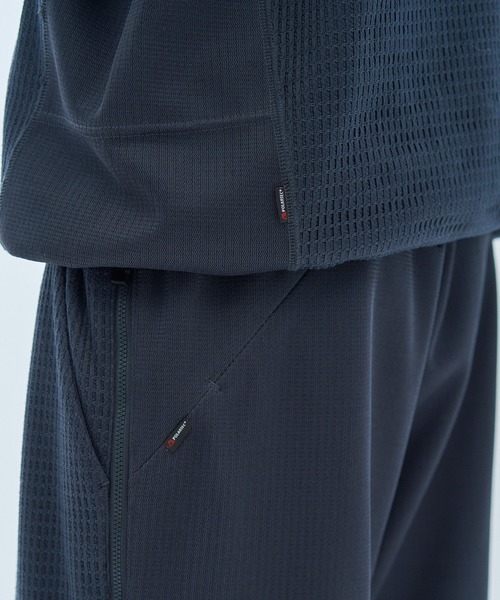 MINOTAUR（ミノトール）の「MINOTAUR INST. FOR ESTNATION / トランスフォームカットソー（Tシャツ/カットソー・メンズ・チャコールグレー/ブラック・MEDIUM/LARGE）」の5枚目の写真