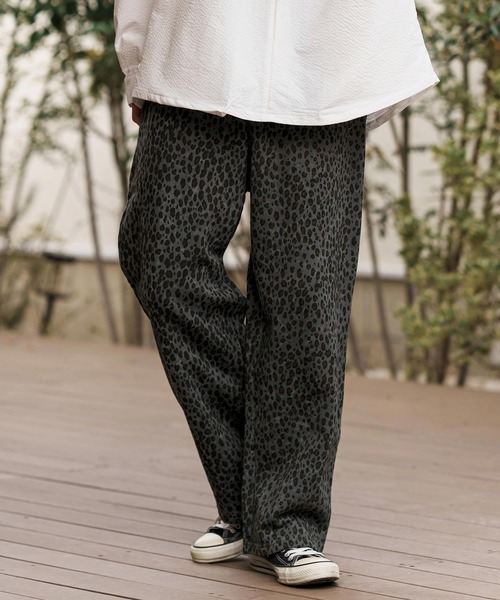 CAMBIO(カンビオ)の「mp13311-Leopard Wide Straight Sweat Pants スウェットパンツ(スウェットパンツ・メンズ・グレイッシュベージュ/チャコール・S/M/L)」の12枚目の写真