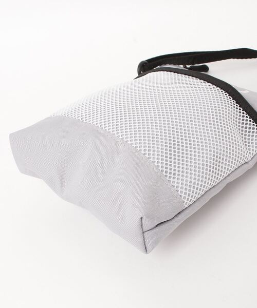 X-girl（エックスガール）の「X-girl SPORTS/エックスガール スポーツ ショルダーバック SACOCHE サコッシュ 撥水 155251053002（ショルダーバッグ・レディース・ブラック/グレー/ホワイト・FREE）」の22枚目の写真