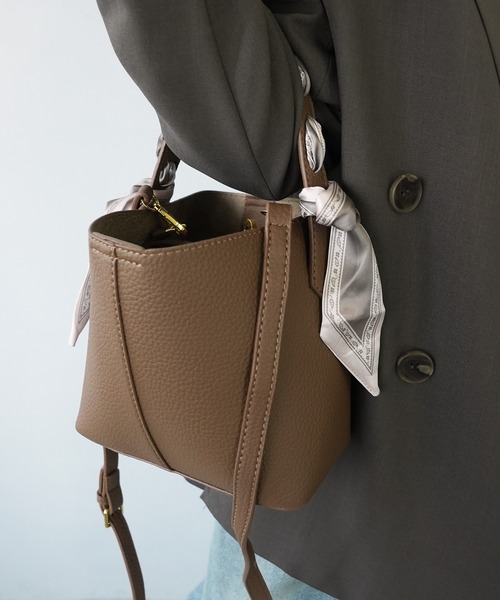 c.u.l（シーユーエル）の「2WAY スカーフ付き バケットショルダーバッグ cula1085（ショルダーバッグ・レディース・ベージュ/ブラック/ブラウン・FREE）」の6枚目の写真