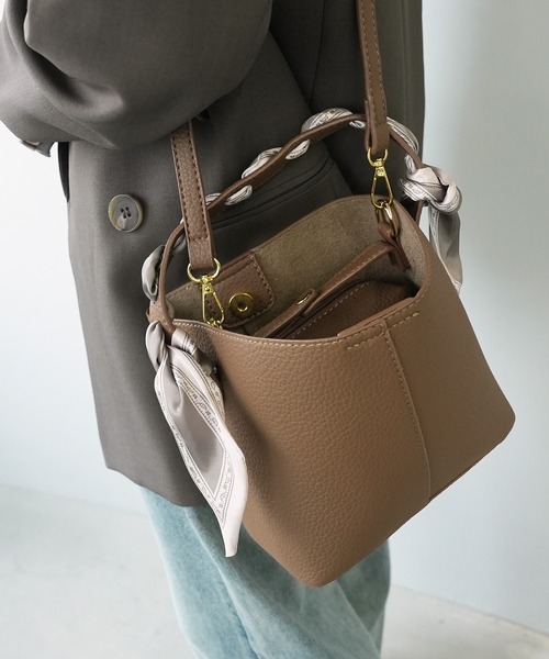 c.u.l（シーユーエル）の「2WAY スカーフ付き バケットショルダーバッグ cula1085（ショルダーバッグ・レディース・ベージュ/ブラック/ブラウン・FREE）」の15枚目の写真